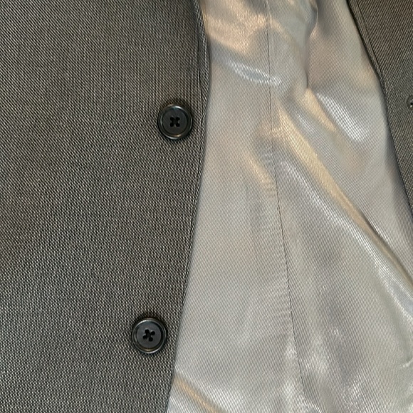 Grey Tailored Suit Brand: Beverly Hills Polo Club Suit Size: 38R Pant Size: 32WR - Picture 2 of 13